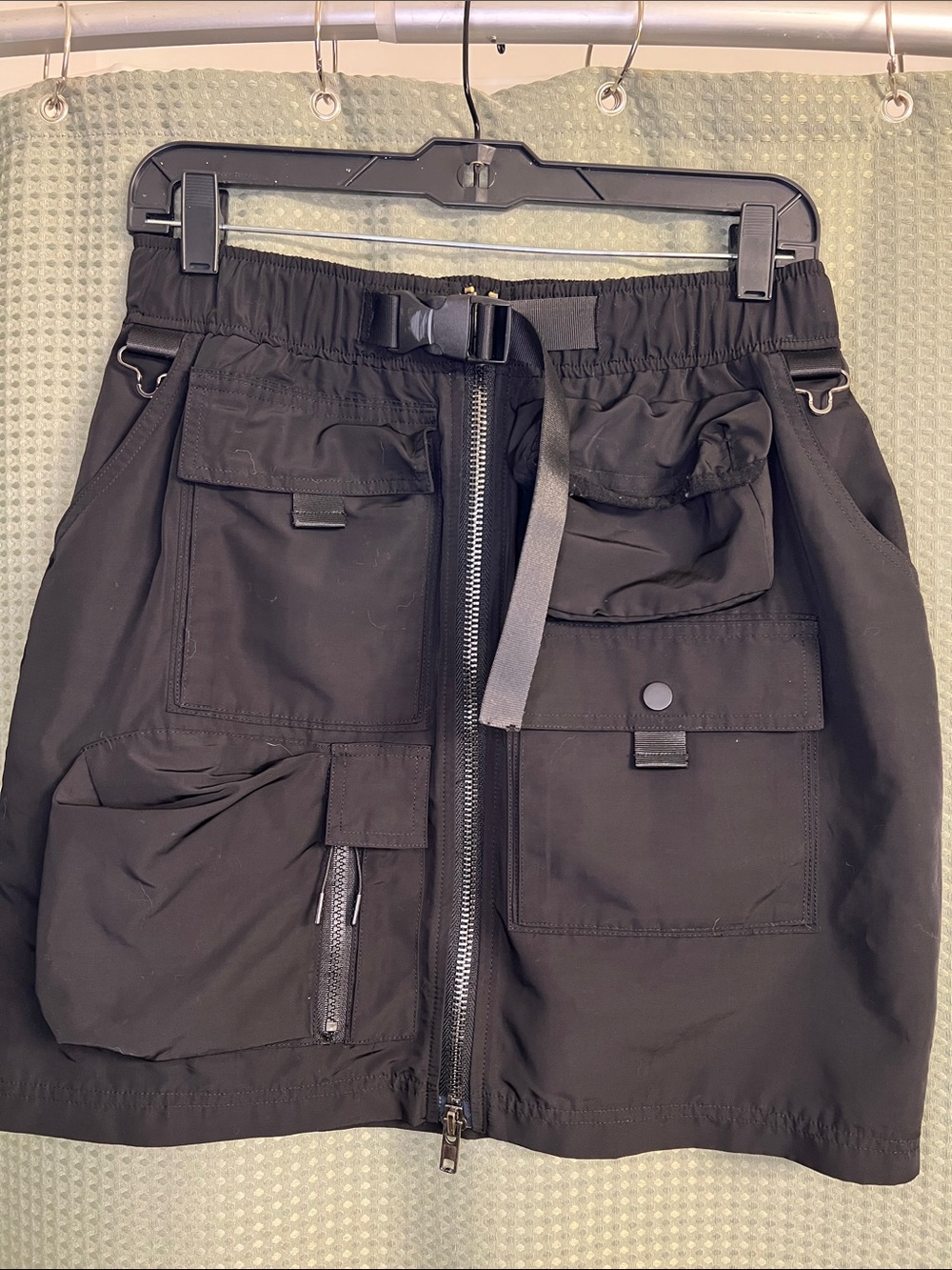 Black Streetwear Utility Cargo Skirt with Front Zip